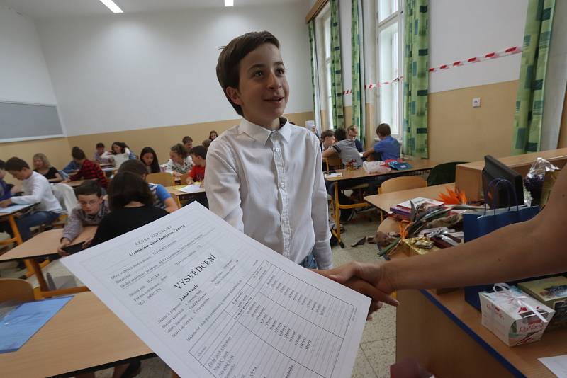 První vysvědčení v Českých Budějovicích rozdali studentům Gymnázia Česká.