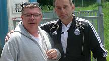 Fotbalisté SK Dynamo ČB na All Stars Cupu, vedoucí týmu petr Řehoř a skaut Aston Villy 