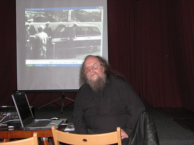 ZLOMOVÁ UDÁLOST. František Stárek (na snímku) vyprávěl v českobudějovické Solnici o zmařeném koncertu Plastic People of the Universe v Rudolfově 1974.