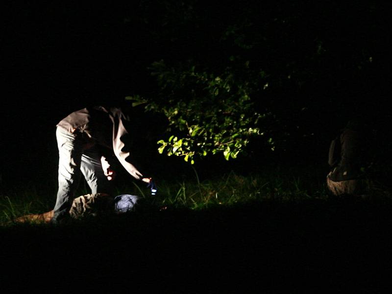 Policisté ohledávali 25. srpna mrtvolu 25 letého muže, kterého v podvečerních hodinách našel na louce poblíž Spolí na Třeboňsku myslivec.