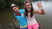 Novomanželé Zavoralovi si řekli své ano na hrázi rybníka v Dobrkovské Lhotce u Trhových Svinů.