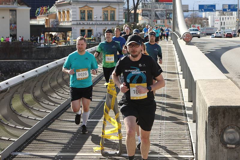 Ulice Českých Budějovic zaplavili účastníci ČEZ Run Tour.