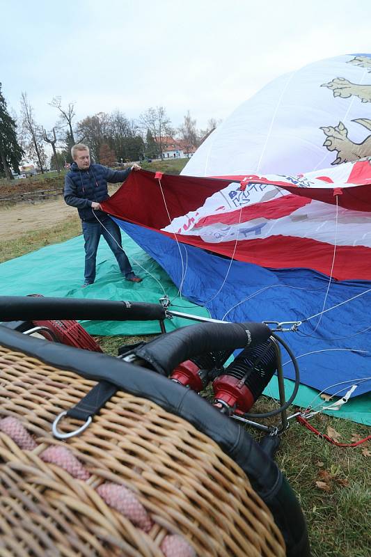 Z náplavky u Vltavy vzlétl balón OK 1918 v národních barvách, na oslavu Dne boje za svobodu a demokracii a Mezinárodního dne studentstva 17. listopadu.