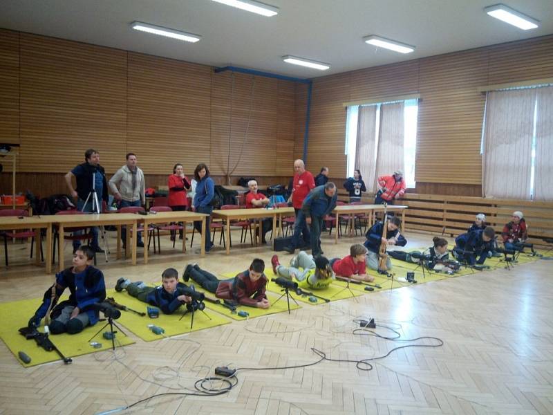 STŘELBA. Dětské závody pořádají organizátoři z SSK Stromovka obvykle v kulturním sále obce Borek 
