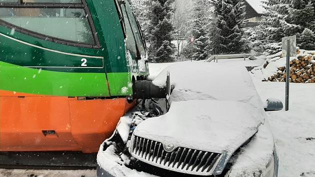 Sníh na jihu Čech způsobil řadu dopravních nehod.