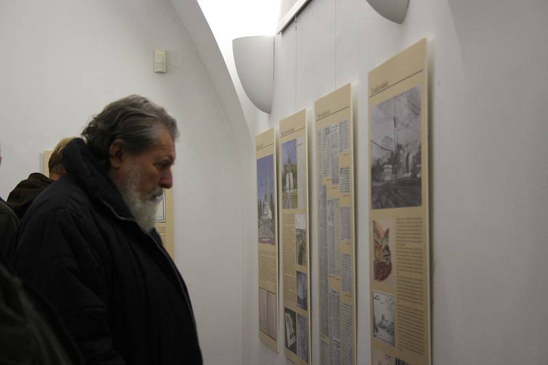 V českobudějovické radniční výstavní síni najdete expozici Historická odhalení, co tu mohlo být a není aneb Nerealizované projekty Českých Budějovic.