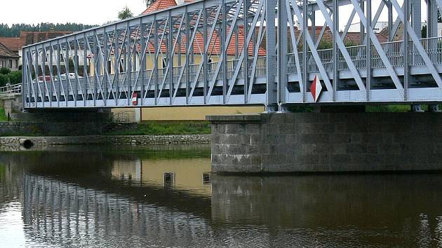 Současný železný most v Týně nad Vltavou.