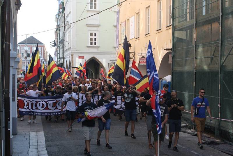 Slavnostní pochod českobudějovických hokejových fanoušků městem na první domácí utkání Motoru České Budějovice.