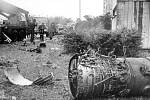 V pondělí 8. června 1998 se dvě vojenské stíhačky srazily v mracích nad Českými Budějovicemi. Jejich trosky dopadly na sídliště Vltava. A rozpoutalo se peklo.