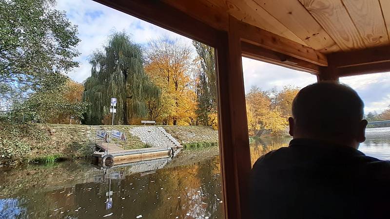 Netradiční výhledy na centrum Budějovic přímo z hladiny řeky se nabízejí z plavidel, kterými se můžete svézt po Malši i Vltavě.