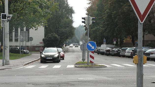 Ulice L. M. Pařízka v době mimo špičku. I tudy by měla vést Jižní spojka.