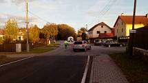 Mezi obcemi Kaliště a Zaliny u Českých Budějovic se ve středu odpoledne srazila tři auta. Čtyři lidé se těžce zranili.