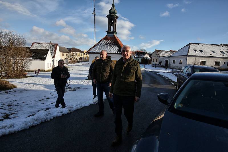 Prezidentský kandidát Jiří Drahoš strávil den na jihočeském venkově.