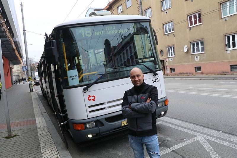 Poslední jízda autobusu Karosa číslo 18 v Českých Budějovicích. Na snímku s řidičem Matyášem Palkovičem.