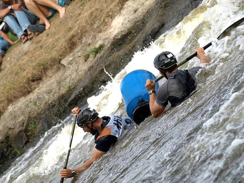 Závod, který organizátoři pojmenovali  Masso Cross, bude letos ještě pikantnější. O situace, které zachytili fotoaparát loni, nebude jistě nouze. Letos se závod jmenuje   Samba Boater Cross.