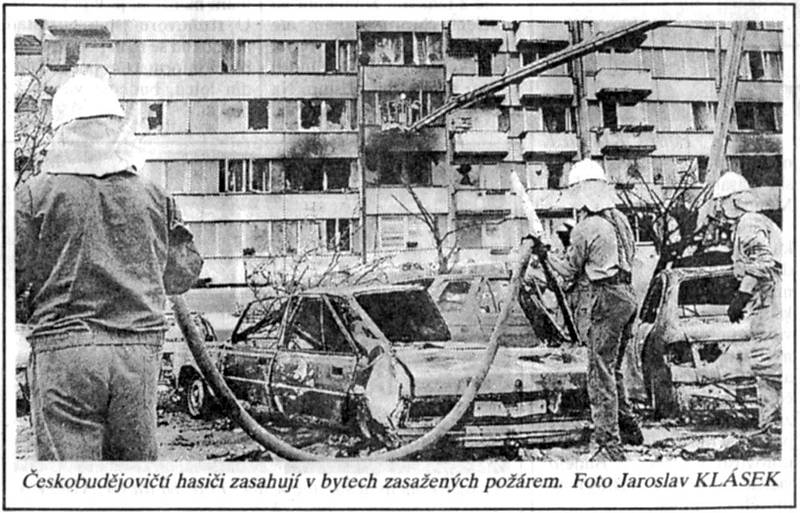 V pondělí 8. června 1998 se dvě vojenské stíhačky srazily v mracích nad Českými Budějovicemi. Jejich trosky dopadly na sídliště Vltava. A rozpoutalo se peklo.