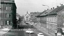 Pohled z viaduktu na Rudolfovskou, červenec 1971. Foto ze sbírky fotografií a pohlednic Jiřího Dvořáka poskytl Státní okresní archiv České Budějovice.