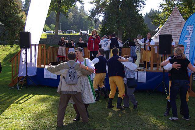 Festival lidové hudby v bavorském Aldersbachu.