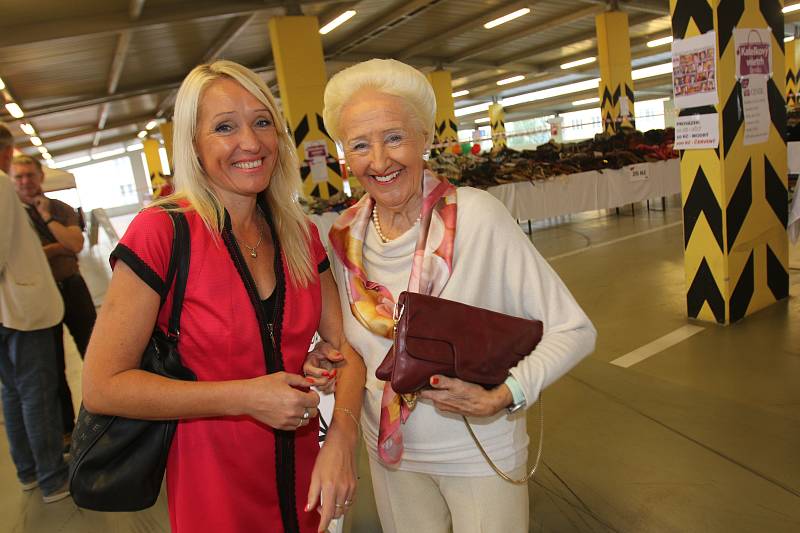 Kabelkový veletrh Deníku 2016. Na snímku "lady Dermacol" Olga Knoblochová s dcerou Isabellou Hančlovou.