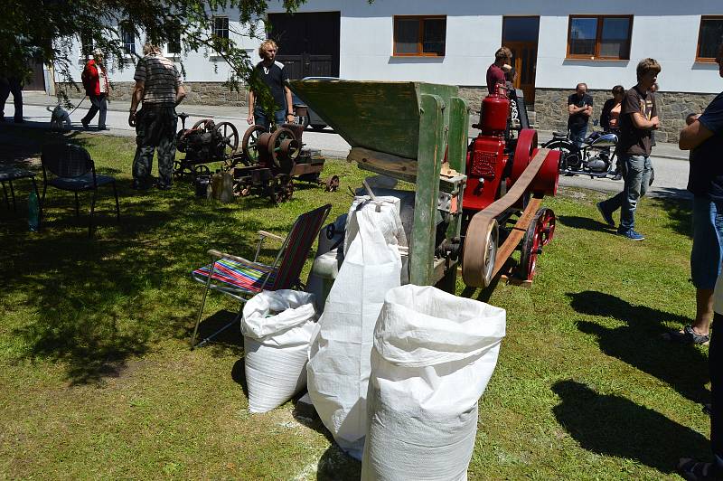 Sobotní ločenická Výstava stabilních motorů a parních strojů ukázala um dávných výrobců i dnešních nadšenců, kteří je udržují ve funkčním stavu.