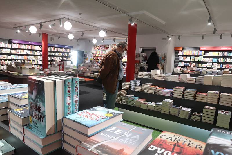 V pondělí po koronavirové přestávce otevřelo i Knihkupectví Kanzelsberger v Českých Budějovicích.
