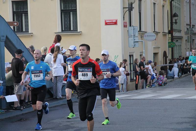 Závodníci Mattoni 1/2Maratonu 2016 v Českých Budějovicích.