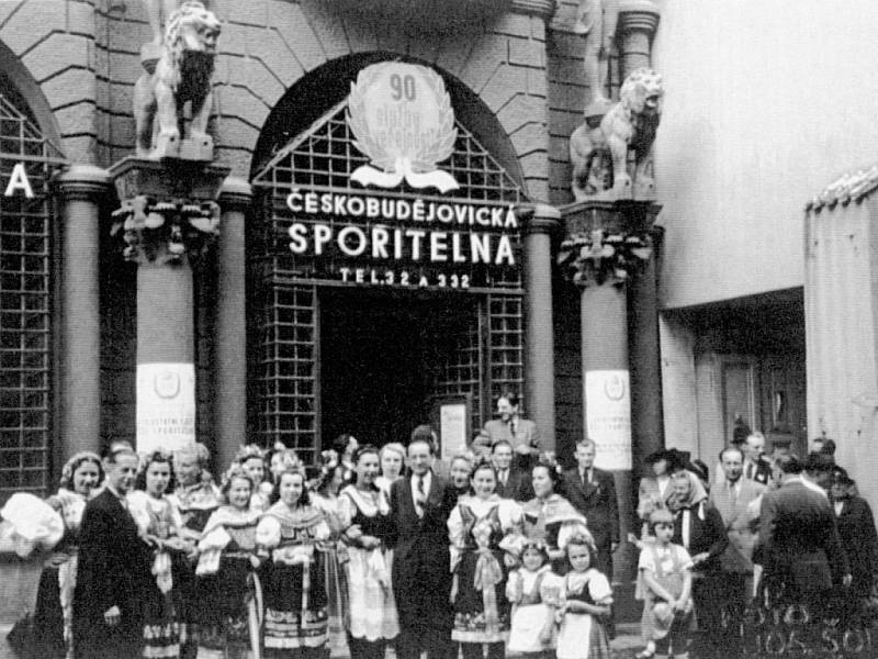 Spořitelna v Krajinské v roce 1946. 