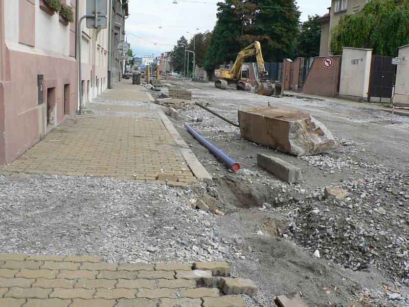 Rekonstrukce Mánesovy ulice v Českých Budějovicích. Konec července 2019.