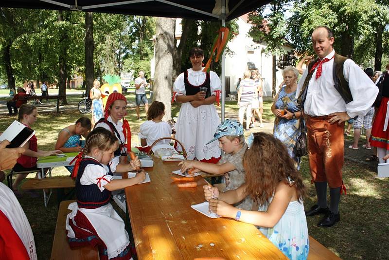 Hudbu, zábavu pro děti i slané a sladké dobroty z oblíbené kořenové zeleniny nabídl v sobotu program Slavností mrkve ve Zlivi.