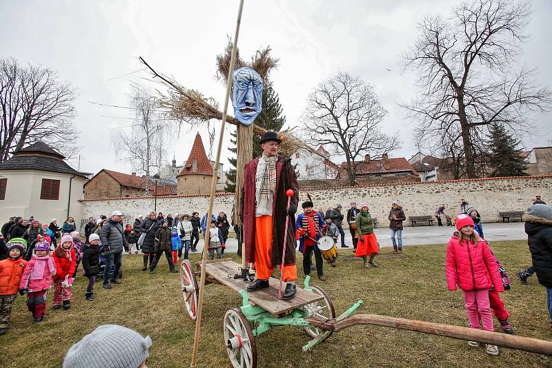 Budějovičtí vyprovodili zimu, která se drží zuby nehty a přivítali jaro.