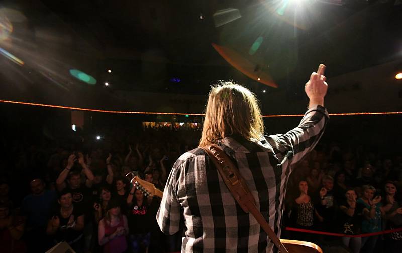 Rocková skupina Keks a Jihočeská filharmonie zahrály společně 22. října v českobudějovickém DK Metropol. Na snímku Štěpán Kojan.