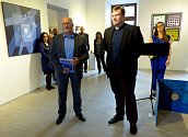 Výstava Intersalon zahájila další ročník. Letos se koná v českobudějovické Galerii Mariánská. Výstavu zahájil 4. října primátor Jiří Svoboda (v popředí vlevo).