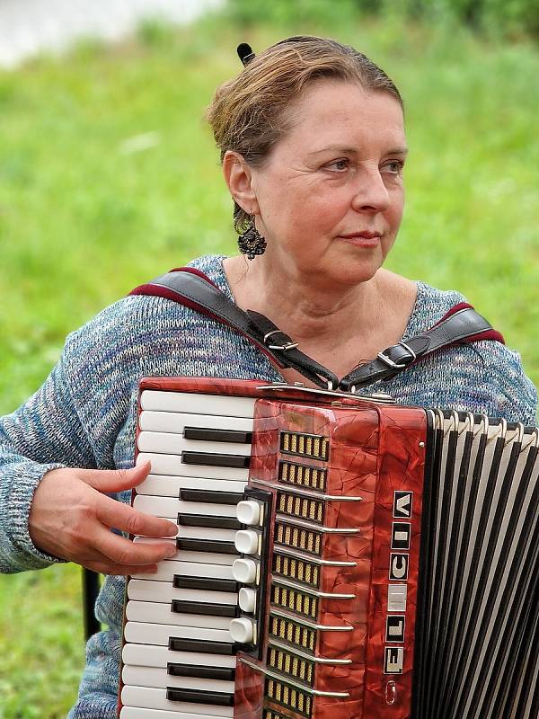 Muzikanti v ulicích Týna na nad Vltavou