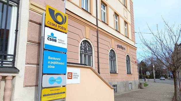 Budova hlavní pošty v Českých Budějovicích na Senovážném náměstí.