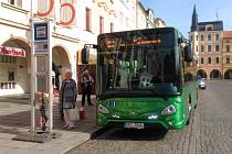 Midibusem vozil českobudějovický dopravní podnik cestující zdarma na zkoušku po dobu jednoho týdne mezi náměstím Přemysla Otakara II. a sídlištěm Máj.