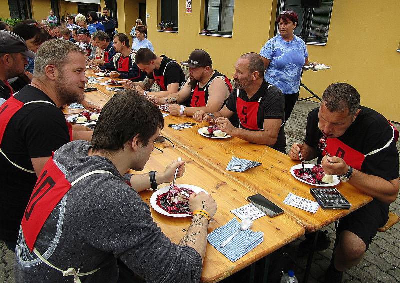 V Borovanech u Českých Budějovic se od 9. do 10. července uskutečnil rodinný festival Borůvkobraní. Po dvouleté přestávce se na pestrý program vrátila i soutěž o největšího jedlíka borůvkových knedlíků.