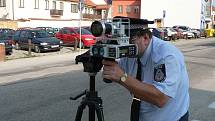 Městská policie v Trhových Svinech kontroluje řidiče s radarem podle novely zákona.