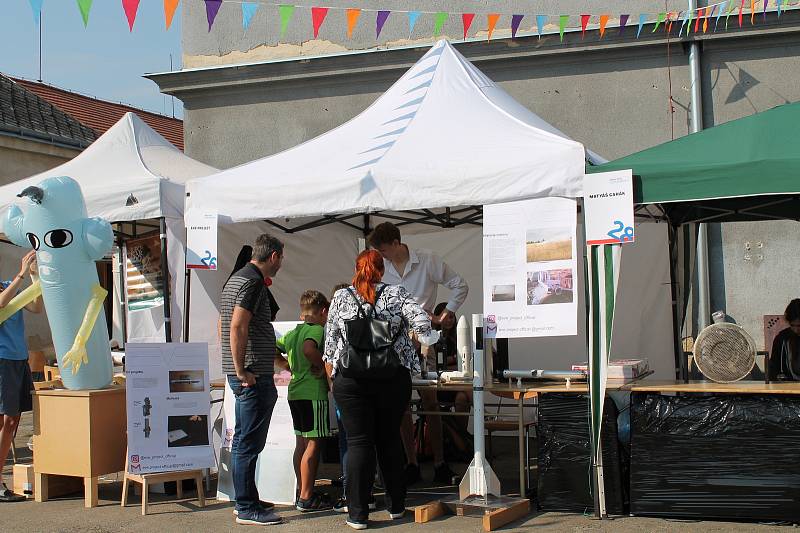 Maker Faire neboli přehlídka různých vynálezů přitáhla v sobotu od deseti hodin do českobudějovické "Žižkárny" davy návštěvníků.