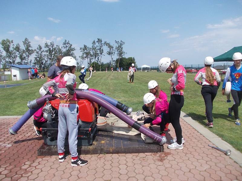 Na dětské soutěži spolu v Lišově zápolili mladí hasiči.