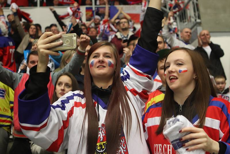 Vyprodaná Budvar aréna v Českých Budějovicích viděla dramatický zápas Českých hokejových her mezi Českem a Švédskem.