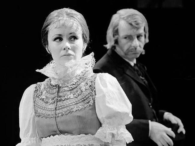 Herečka Daniela Bambasová si nyní připomíná 30 let v Jihočeském divadle. Na snímku jako Maryša s Janem Millerem, rok 1983.
