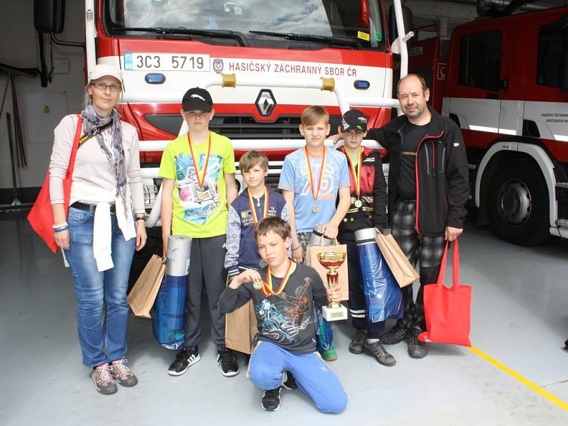 Nejlepší mladí hasiči jsou  z Malšic na Táborsku. Žáci tamní základní školy triumfovali ve finálovém kole soutěže Mladý záchranář – hasičem v akci.