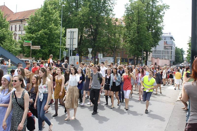 Celý týden žily České Budějovice multižánrovým festivalem Budějovický Majáles. Ten se v pátek rozloučil s krajským městem průvodem na náměstí Přemysla Otakara II., volbou krále a řadou koncertů.