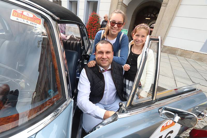 Start desátého ročníku veteránského rallye - South Bohemia Classic.