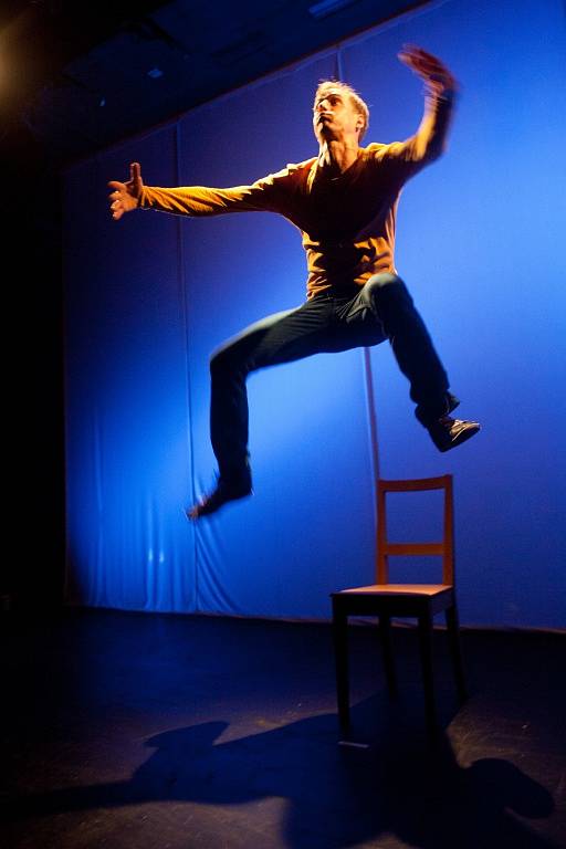 Malé divadlo zahájilo sezonu představením Jak jsem byl Cyrano. Je to monodrama herce Marka Menšíka.