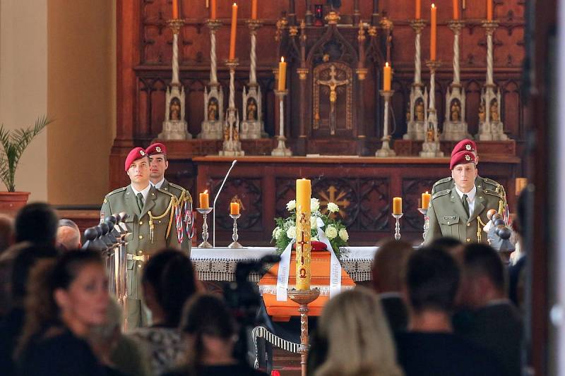 Voják Kamil Beneš, který zemřel při útoku v Afgánistánu, byl pohřben v Hluboké nad Vltavou