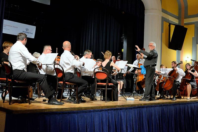 Koncert Na valše se konal nakonec v Sokolovně