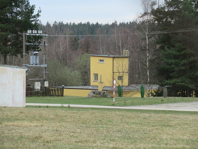 Vojenská střelnice v Lomech rozděluje obyvatele, pro zachování je i senátor Chalupský a poslanec Bartošek.