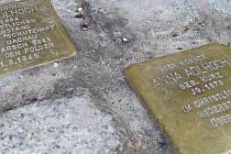Pamětní kameny obětí nacismu vzbuzují diskusi.