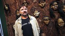 Otto Placht (na snímku), malíř jihoamerické džungle, se představuje v českokrumlovském Egon Schiele Art Centru. Výstava Duše pra/lesa přináší ještě díla syna šamana Dimase Paredese Armase a Jaroslava Hněvkovského.